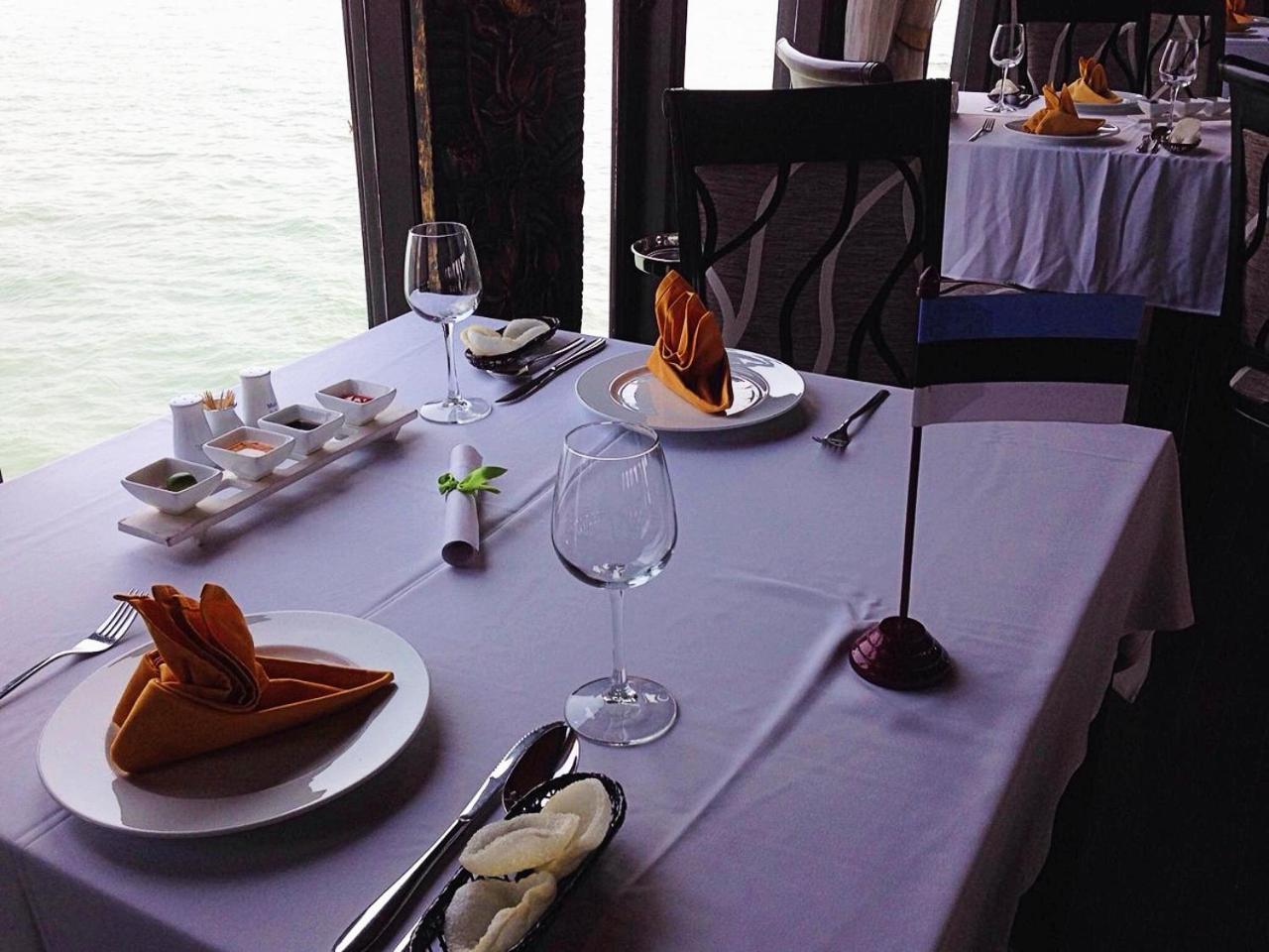 Victory Boutique Cruise Hotel Ha Long Exterior photo