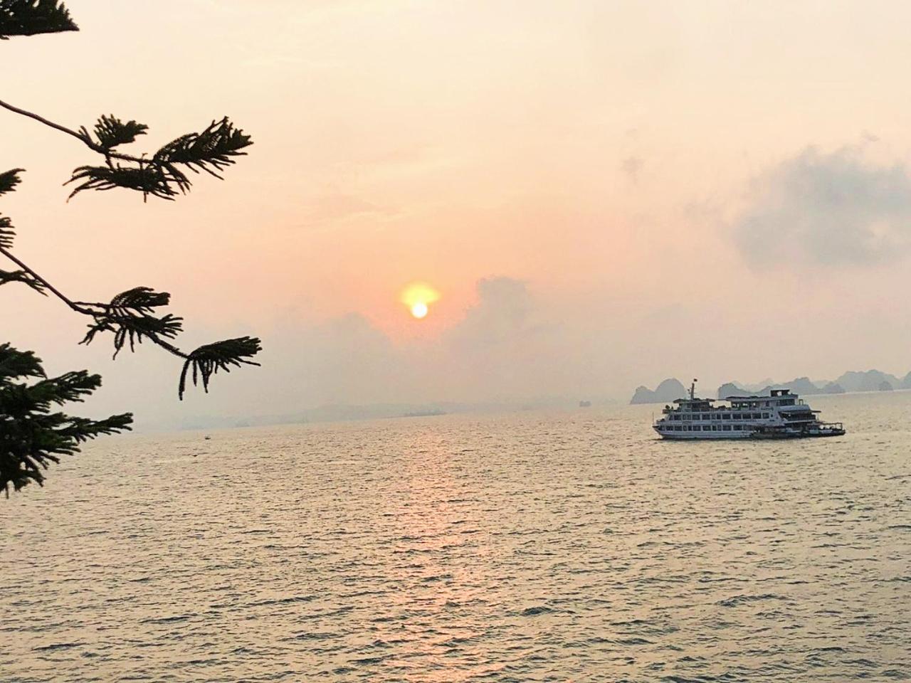 Victory Boutique Cruise Hotel Ha Long Exterior photo
